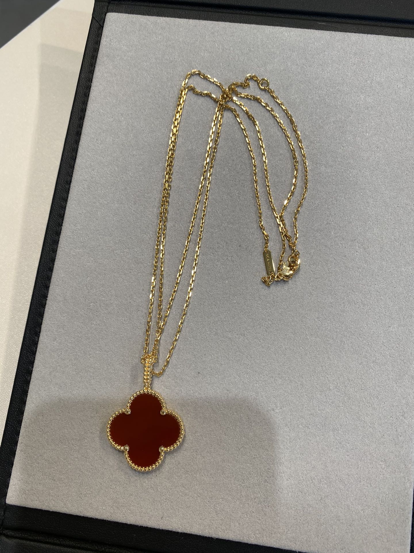 [Love's Uplift]CLOVER 25MM NECKLACE GOLD CARNELIAN
