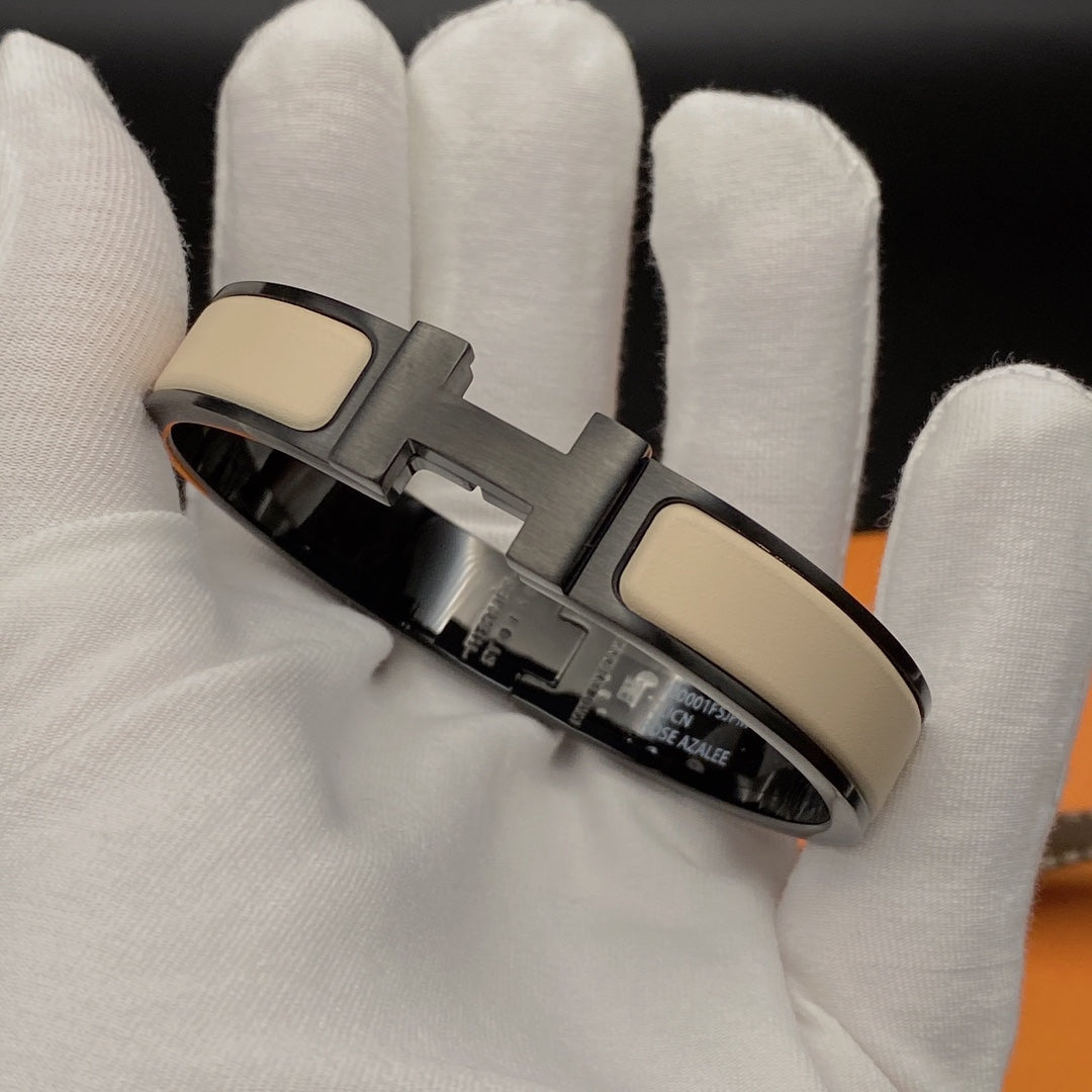 [Love's Uplift]H BRACELET 12MM BLACK BEIGE CERAMIC