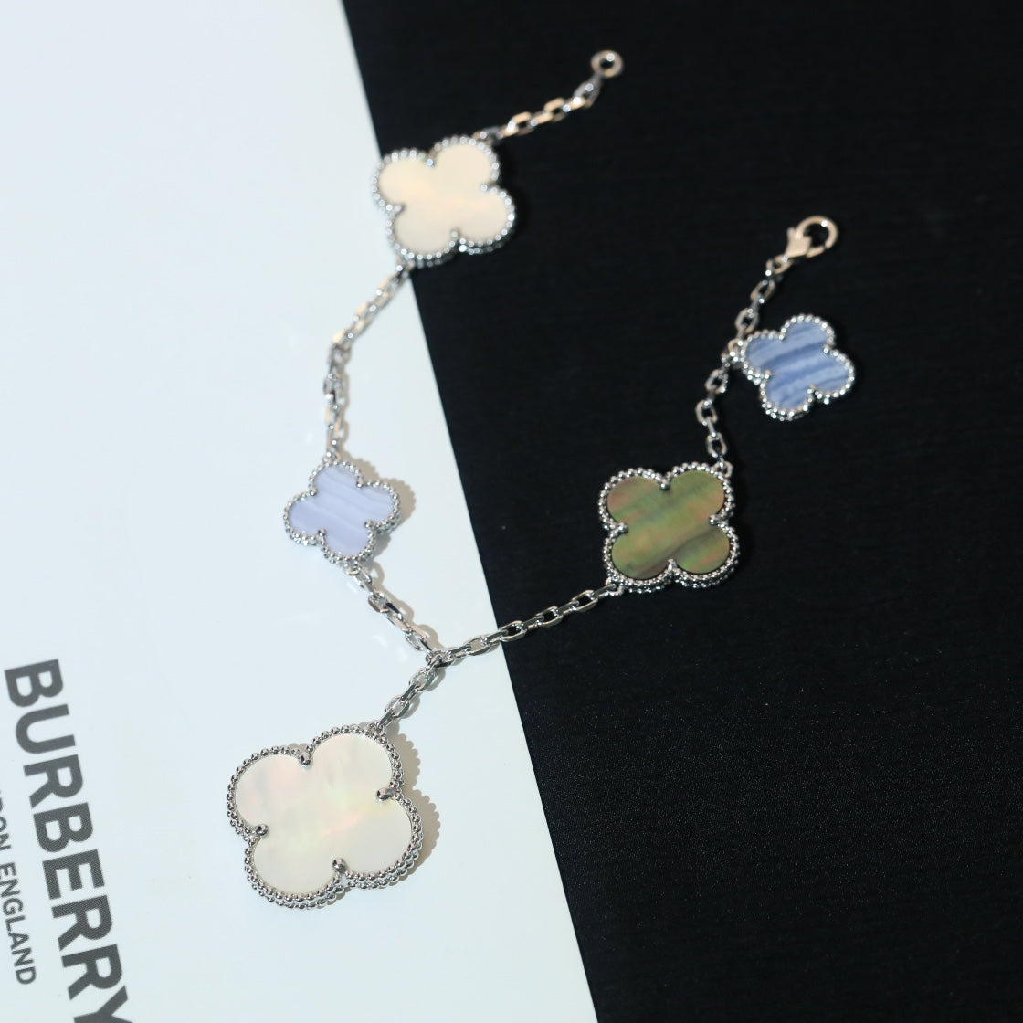 [Love's Uplift]CLOVER BRACELET 5 MOTIFS MOP CHALCEDONY SILVER