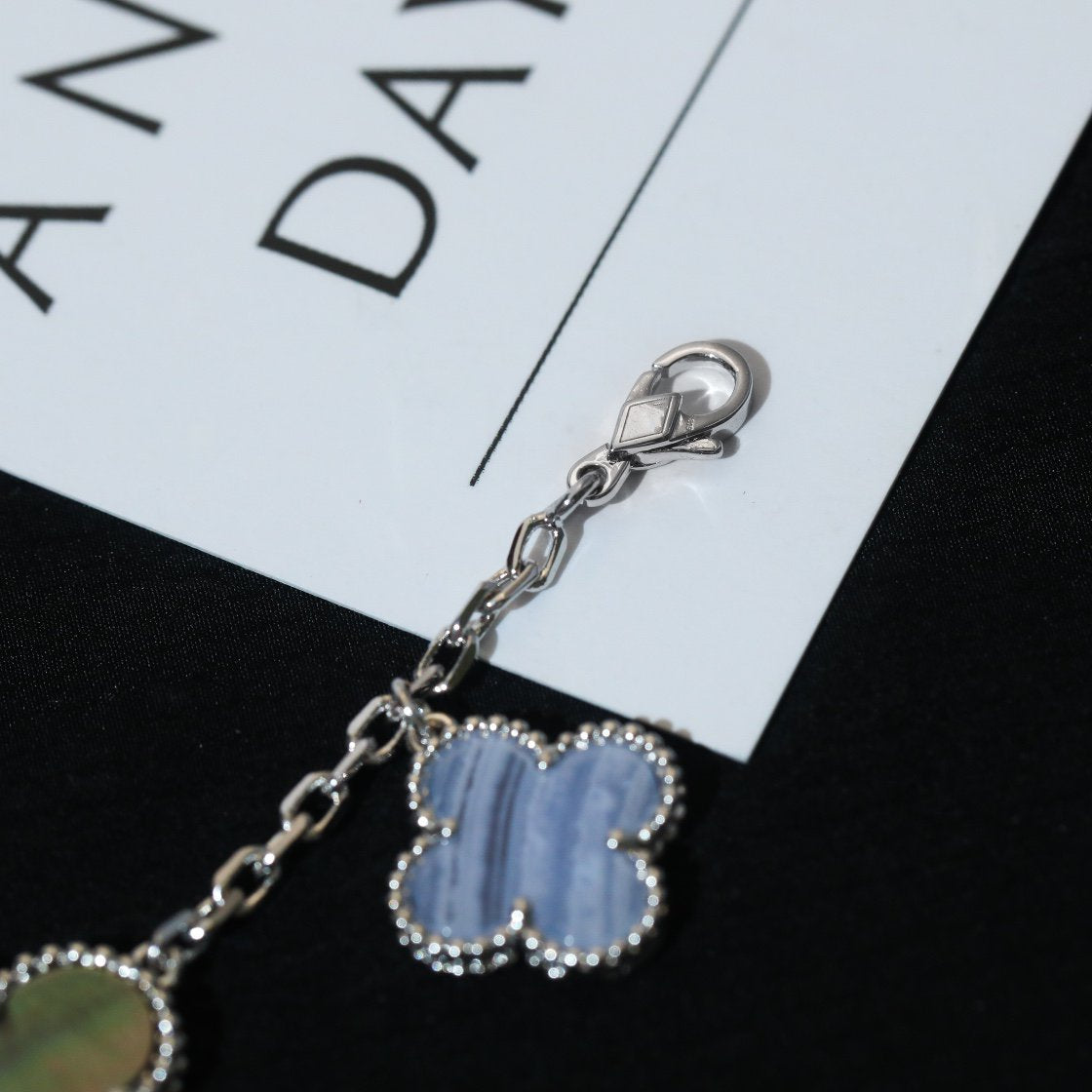 [Love's Uplift]CLOVER BRACELET 5 MOTIFS MOP CHALCEDONY SILVER