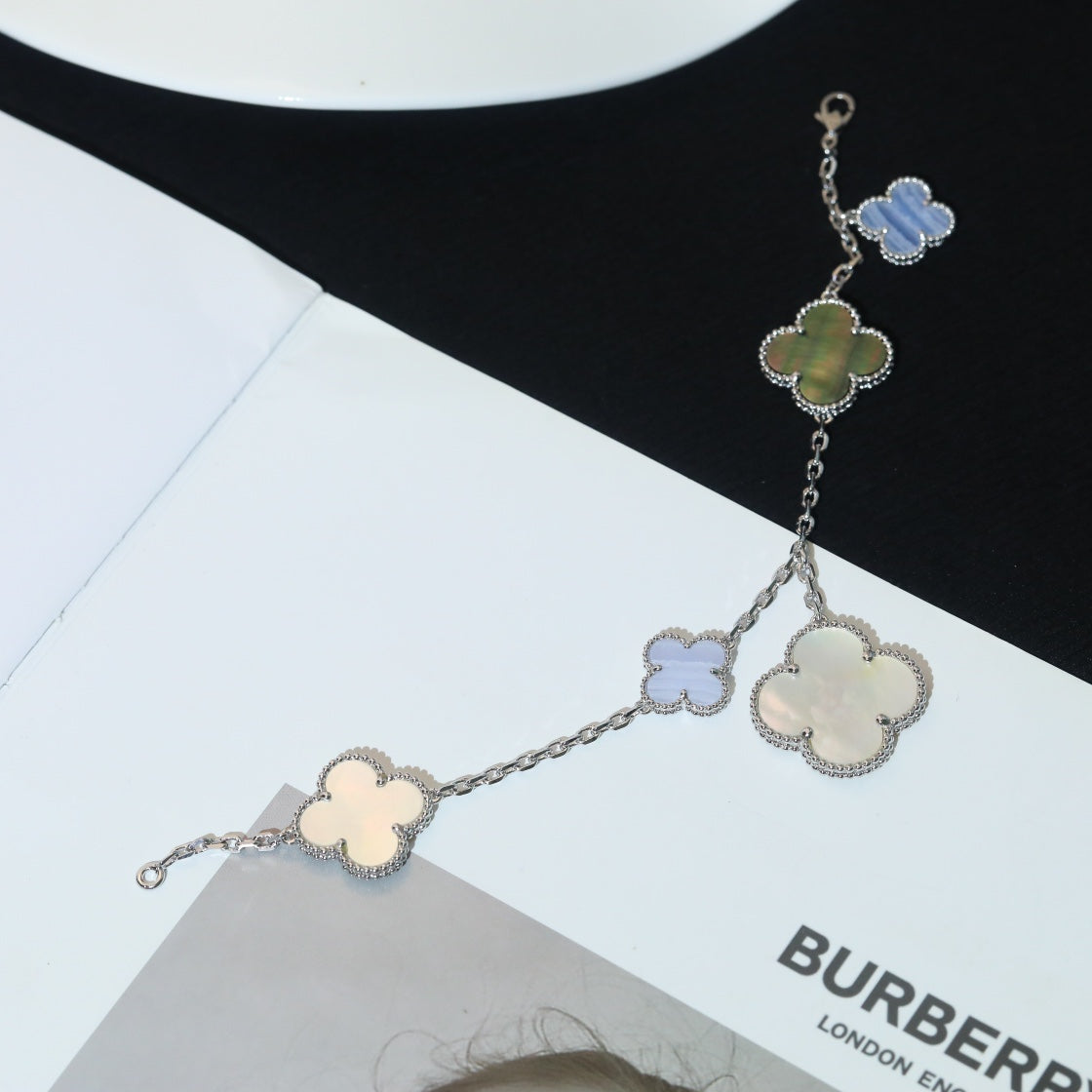 [Love's Uplift]CLOVER BRACELET 5 MOTIFS MOP CHALCEDONY SILVER