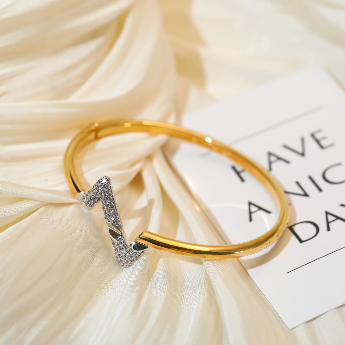 [Love's Uplift]VOLTE UPSITE DOWN GOLD DIAMOND BRACELET