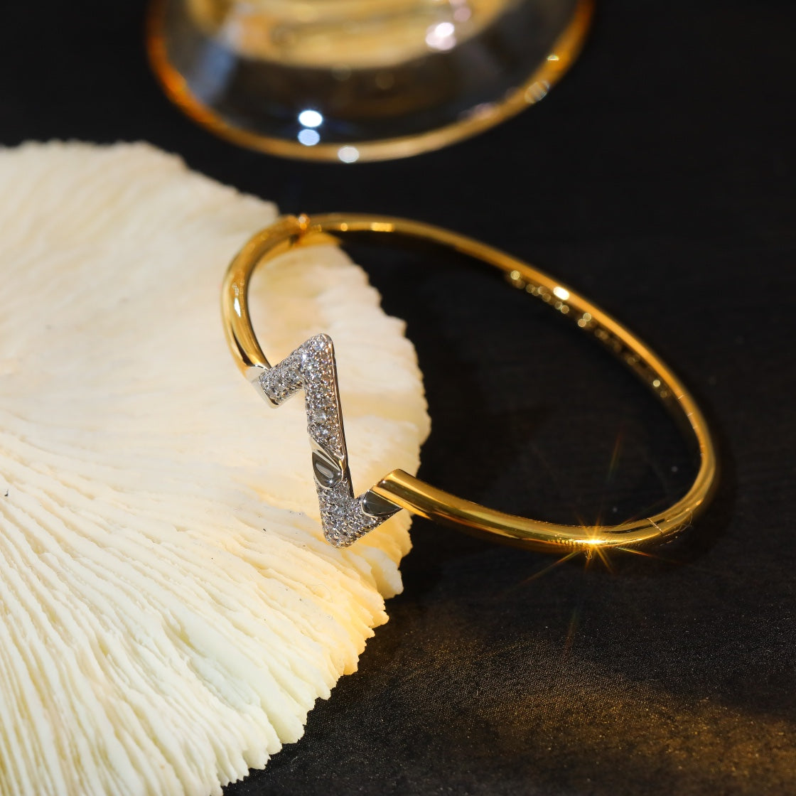 [Love's Uplift]VOLTE UPSITE DOWN GOLD DIAMOND BRACELET