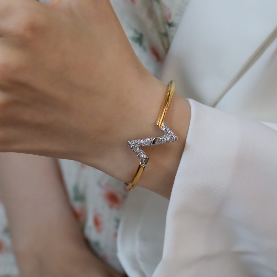 [Love's Uplift]VOLTE UPSITE DOWN GOLD DIAMOND BRACELET