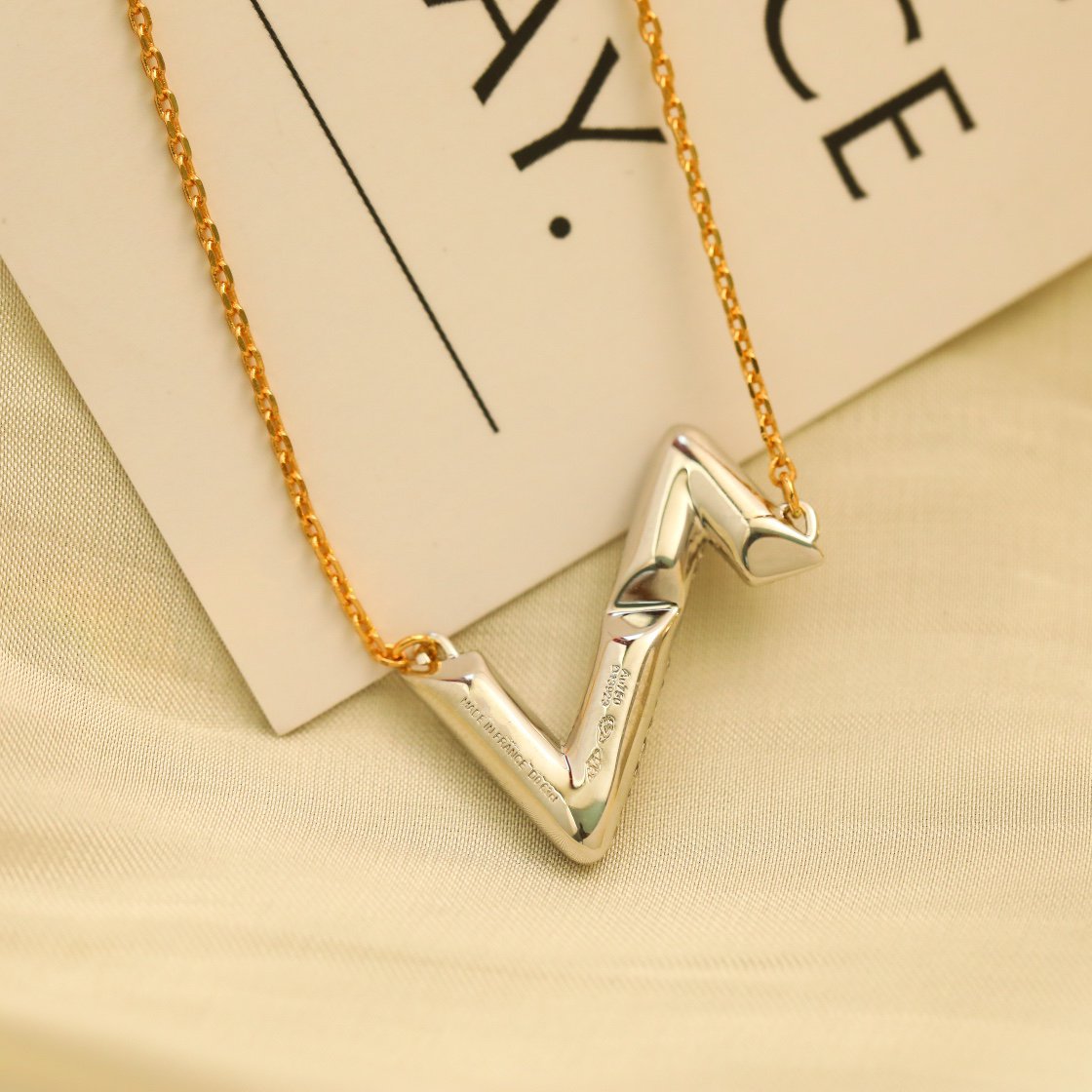 [Love's Uplift]VOLT SILVER DIAMOND PEDANT NECKLACE