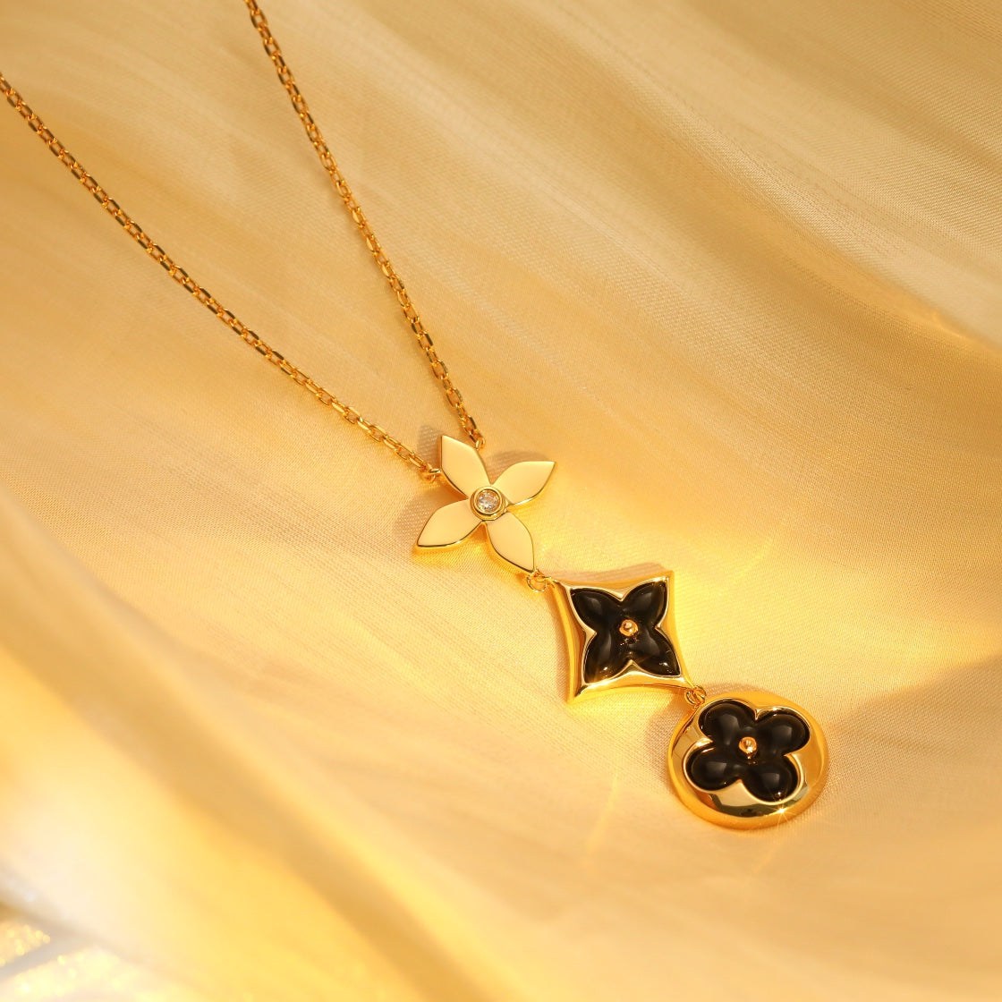 [Love's Uplift]STAR AND SUN ONYX PINK GOLD NECKLACE
