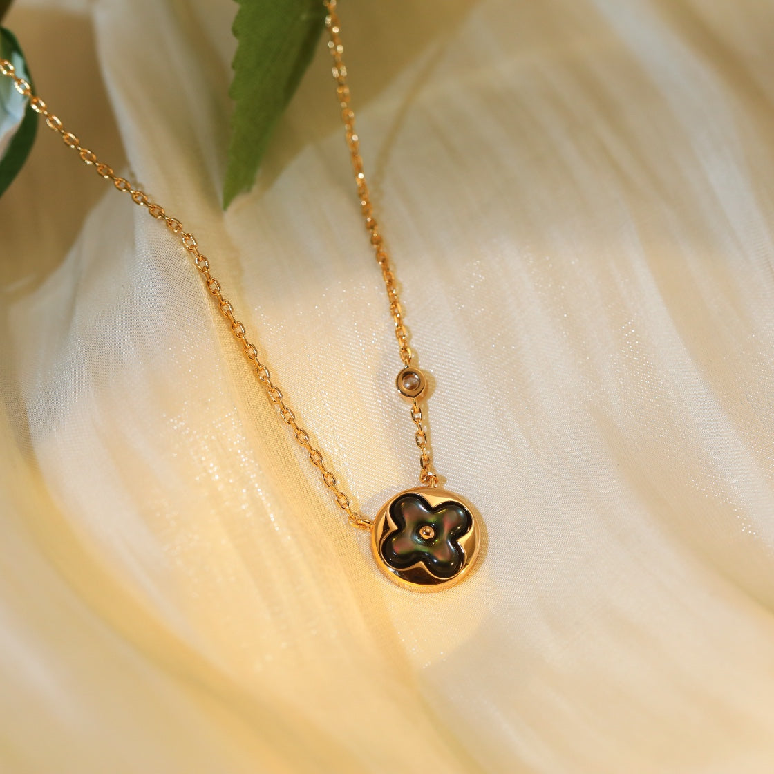 [Love's Uplift]SUN PEDANT PINK GOLD 1 DIAMOND NECKLACE