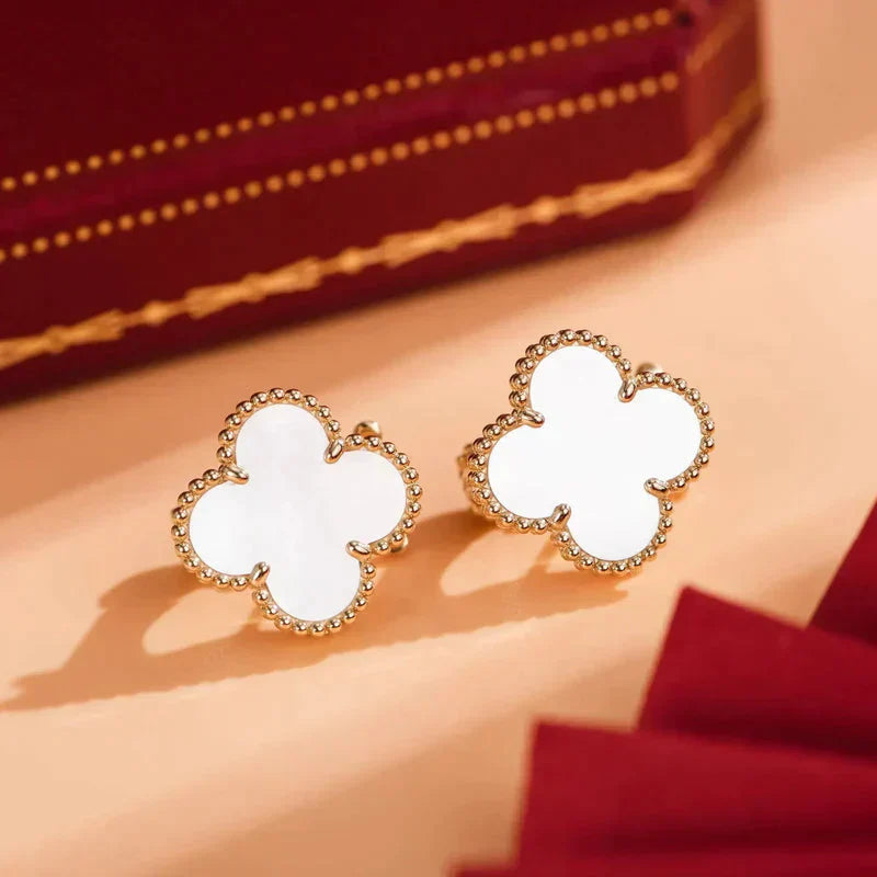 [Love's Uplift]CLOVER MEDIUM 1 MOTIFS  WHITE MOP STUD EARRINGS