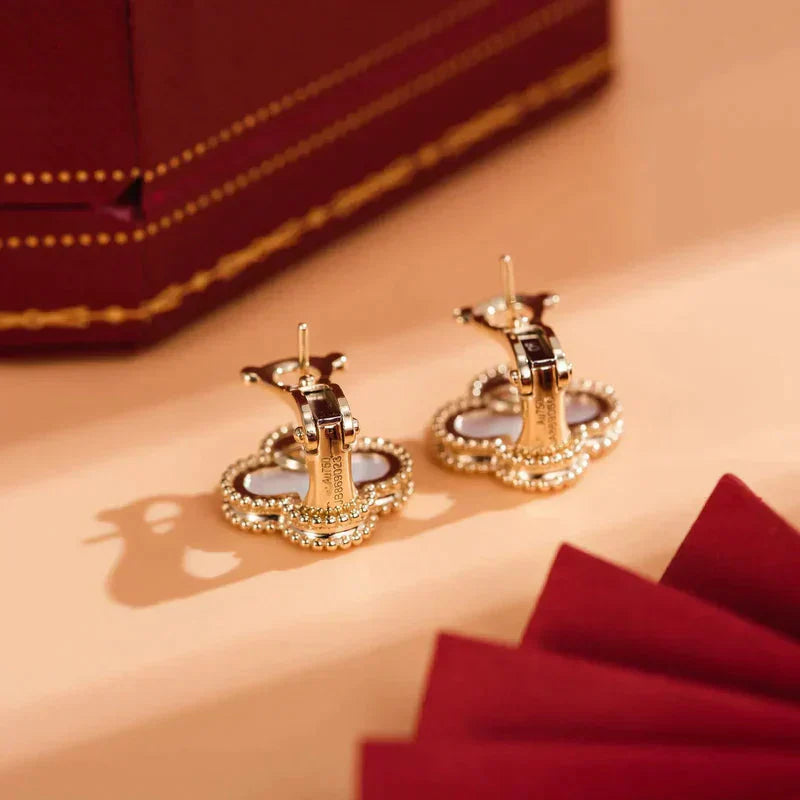 [Love's Uplift]CLOVER MEDIUM 1 MOTIFS  WHITE MOP STUD EARRINGS