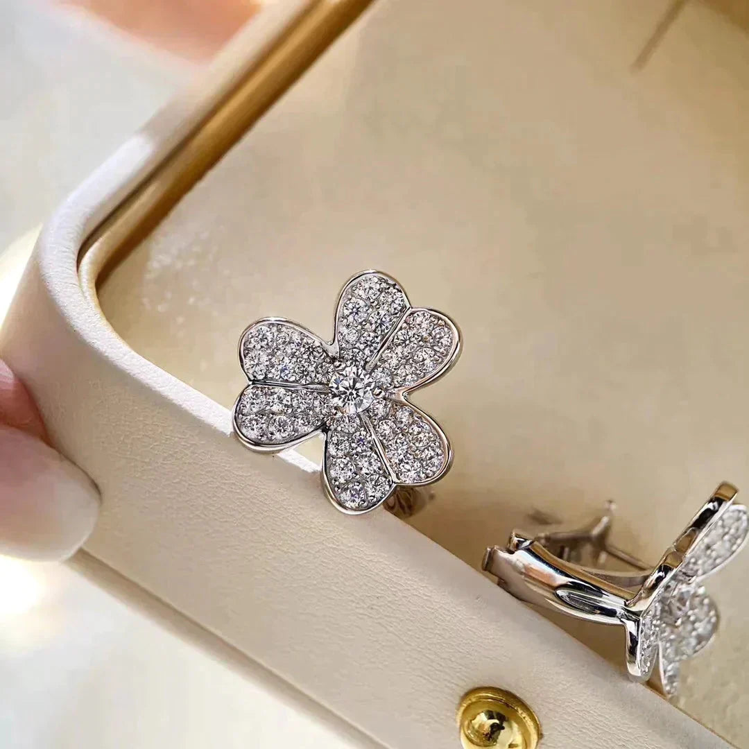 [Love's Uplift]CLOVER COMOS DIAMOND EARRINGS SILVER