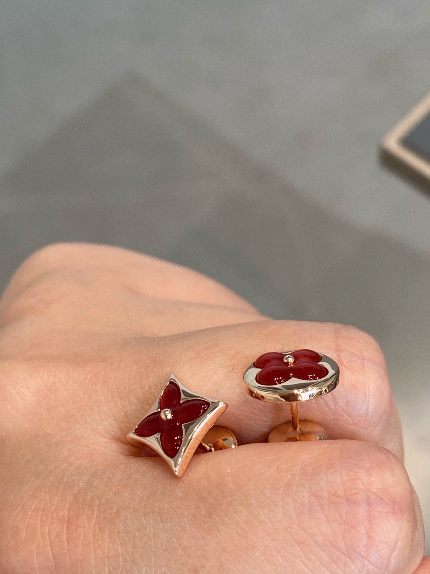 [Love's Uplift]STAR AND SUN PINK GOLD CARNELIAN STUD EARRINGS