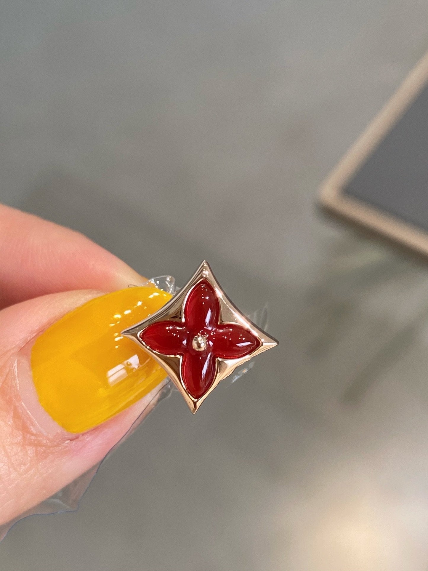 [Love's Uplift]STAR AND SUN PINK GOLD CARNELIAN STUD EARRINGS