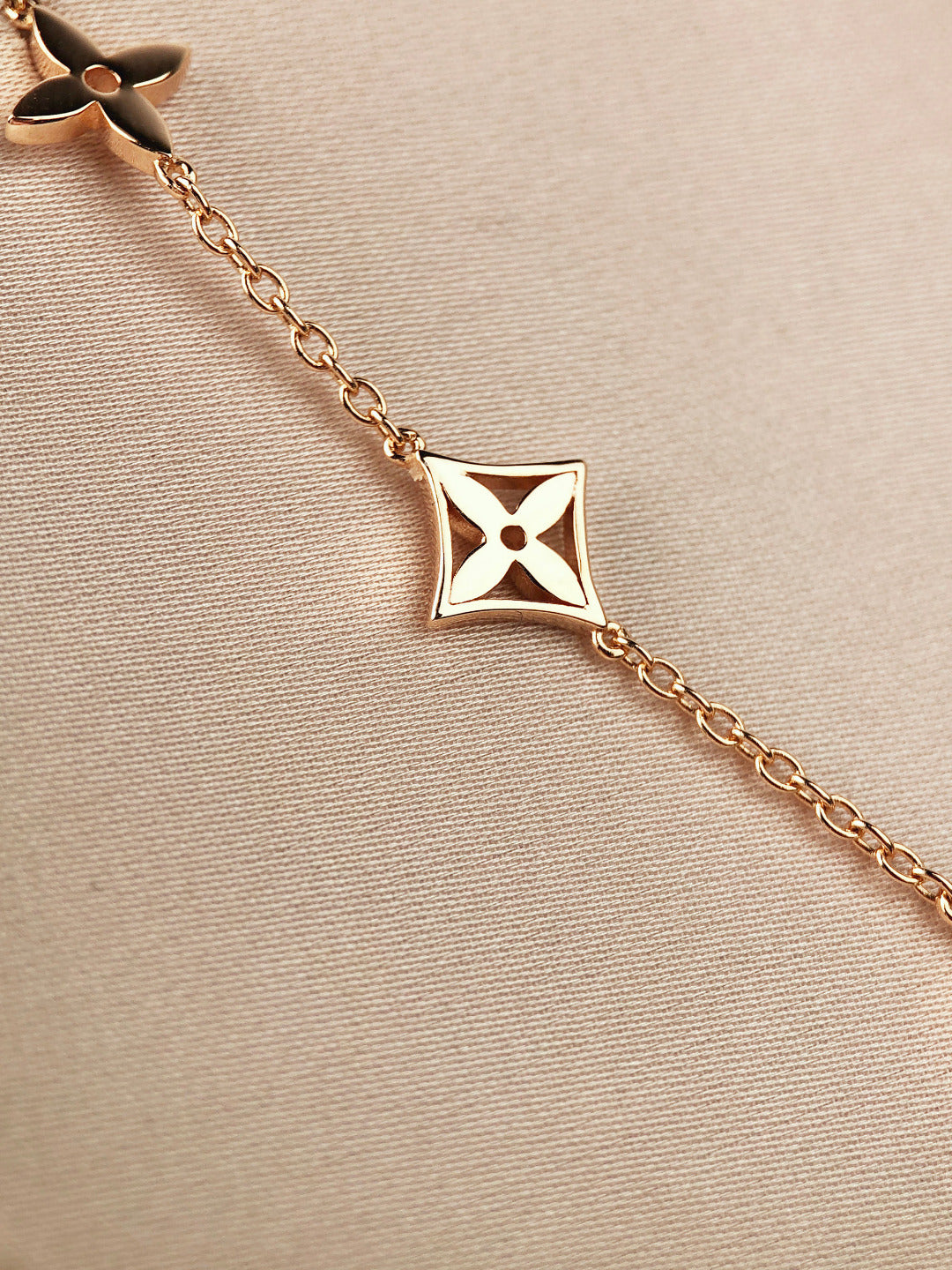 [Love's Uplift]STAR AND SUN 7 MOTIFS GOLD BRACELET