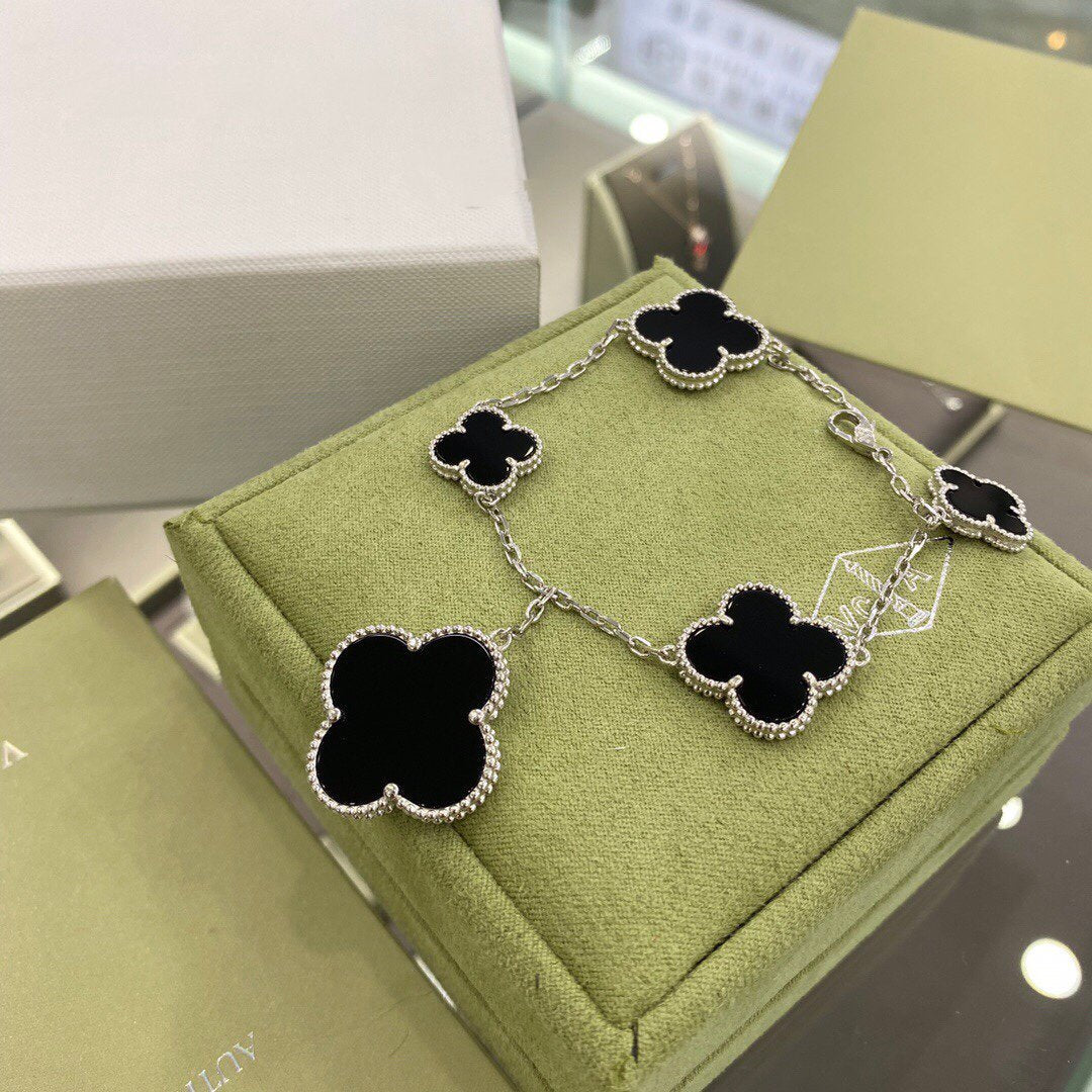 [Love's Uplift]CLOVER 5 MOTIFS SIVLER ONYX BRACELET