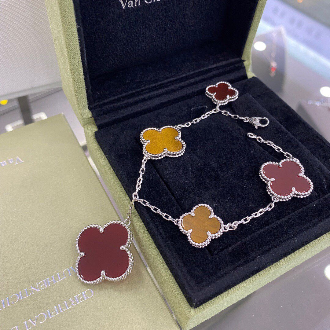 [Love's Uplift]CLOVER 5 MOTIFS SIVLER CARNELIAN TIGER EYE BRACELET