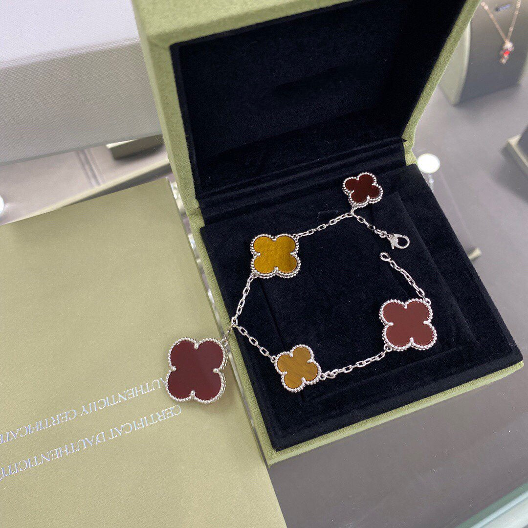 [Love's Uplift]CLOVER 5 MOTIFS SIVLER CARNELIAN TIGER EYE BRACELET