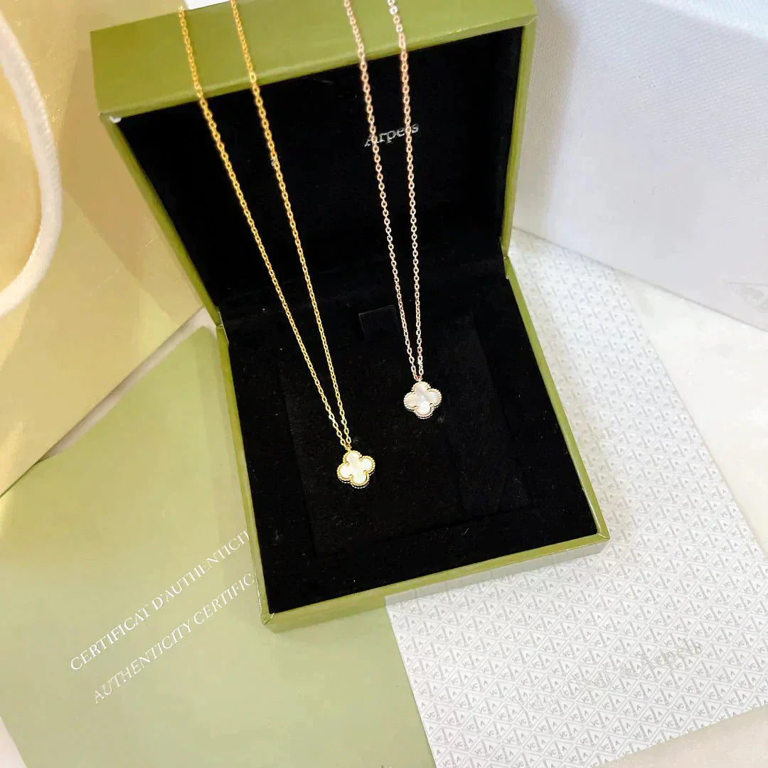 [Love's Uplift]CLOVER MINI 9.5MM WHITE MOTHER-OF-PEARL NECKLACE