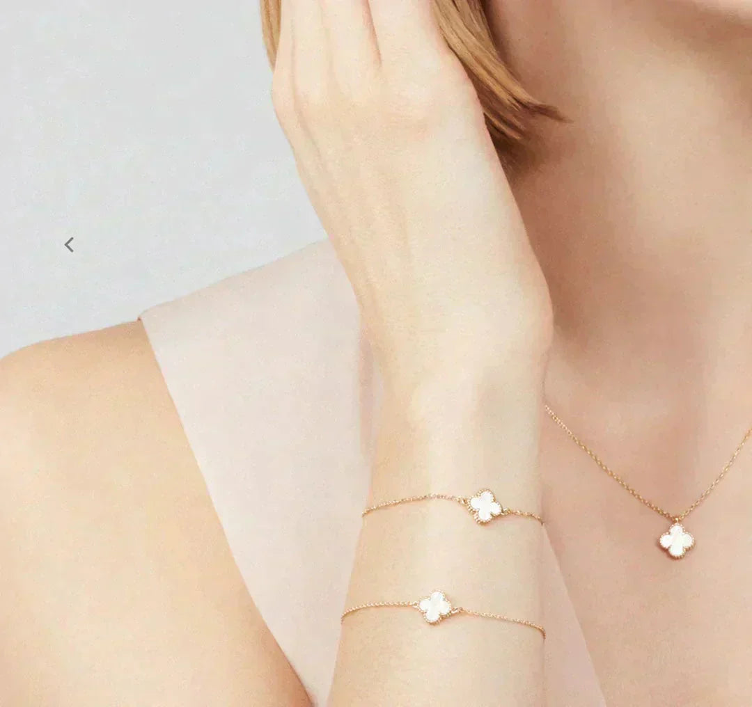 [Love's Uplift]CLOVER MINI 9.5MM WHITE MOTHER-OF-PEARL NECKLACE