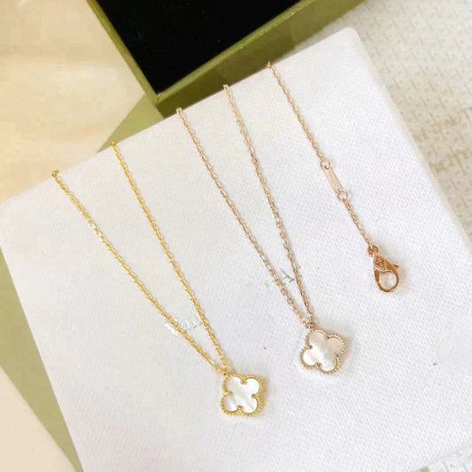 [Love's Uplift]CLOVER MINI 9.5MM WHITE MOTHER-OF-PEARL NECKLACE