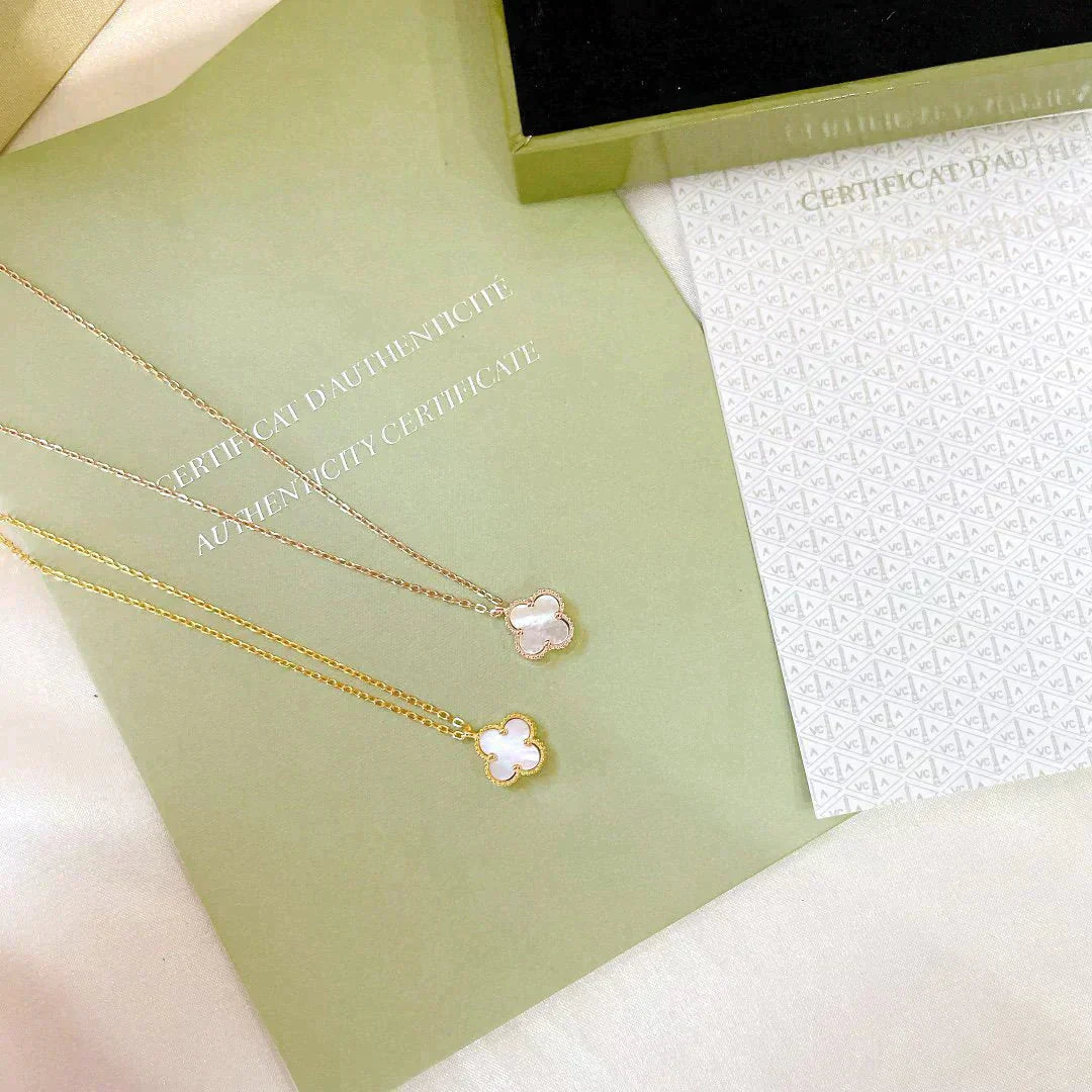 [Love's Uplift]CLOVER MINI 9.5MM WHITE MOTHER-OF-PEARL NECKLACE