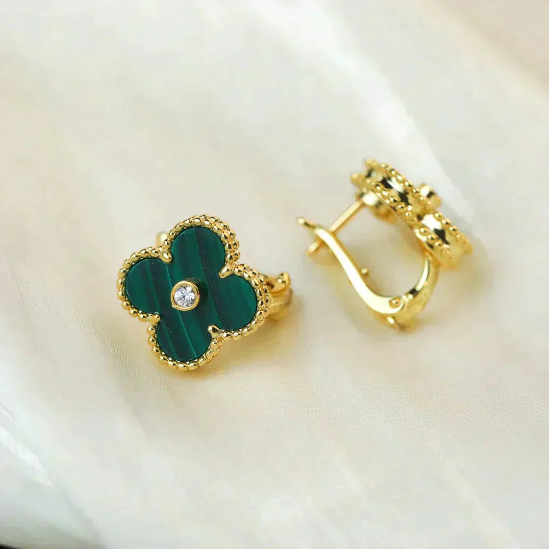 [Love's Uplift]CLOVER MEDIUM 1 MOTIFS MALACHITE DIAMOND EARRINGS