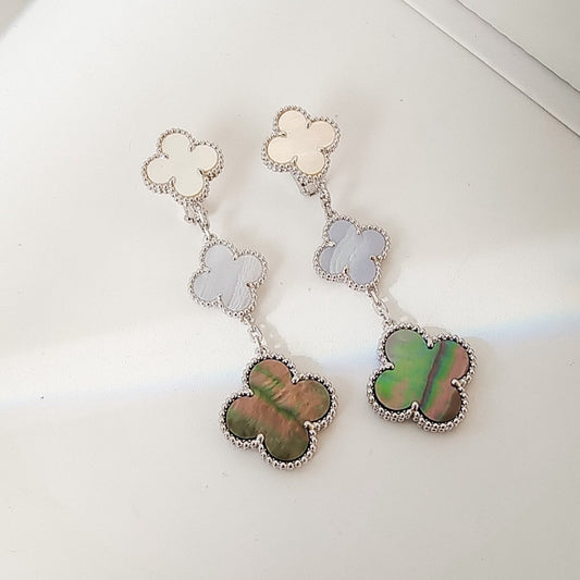 [Love's Uplift]CLOVER 3 MOTIFS CHALCEDONY DARK MOP SILVER EARRINGS