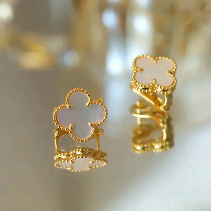 [Love's Uplift]CLOVER MEDIUM 1 MOTIFS  WHITE MOP STUD EARRINGS