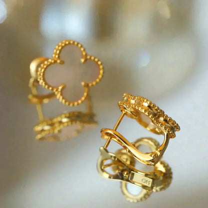 [Love's Uplift]CLOVER MEDIUM 1 MOTIFS  WHITE MOP STUD EARRINGS