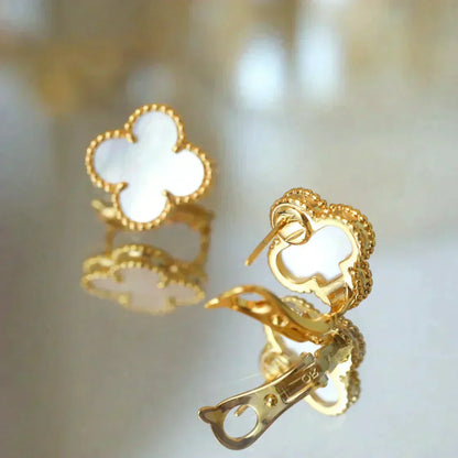 [Love's Uplift]CLOVER MEDIUM 1 MOTIFS  WHITE MOP STUD EARRINGS