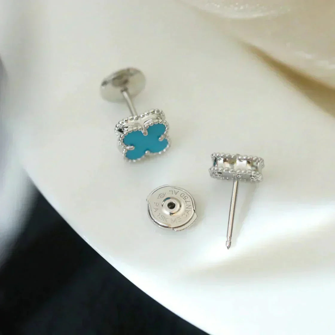 [Love's Uplift]CLOVER MINI 9.5MM ONYX STUD EARRINGS SILVER