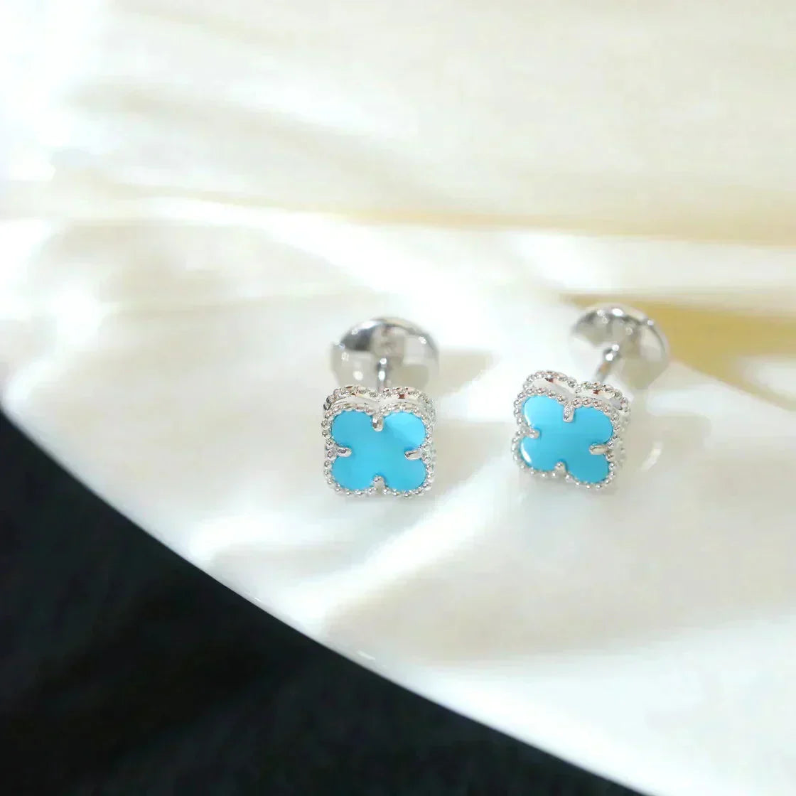 [Love's Uplift]CLOVER MINI 9.5MM ONYX STUD EARRINGS SILVER
