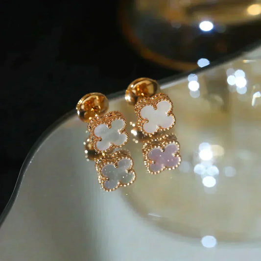 [Love's Uplift]CLOVER MINI 9.5MM WHITE MOP EARRINGS