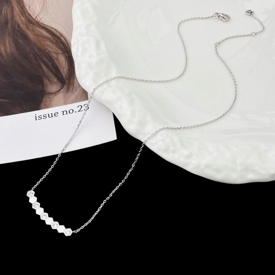 [Love's Uplift]BEE MY LOVE DIAMOND NECKLACE