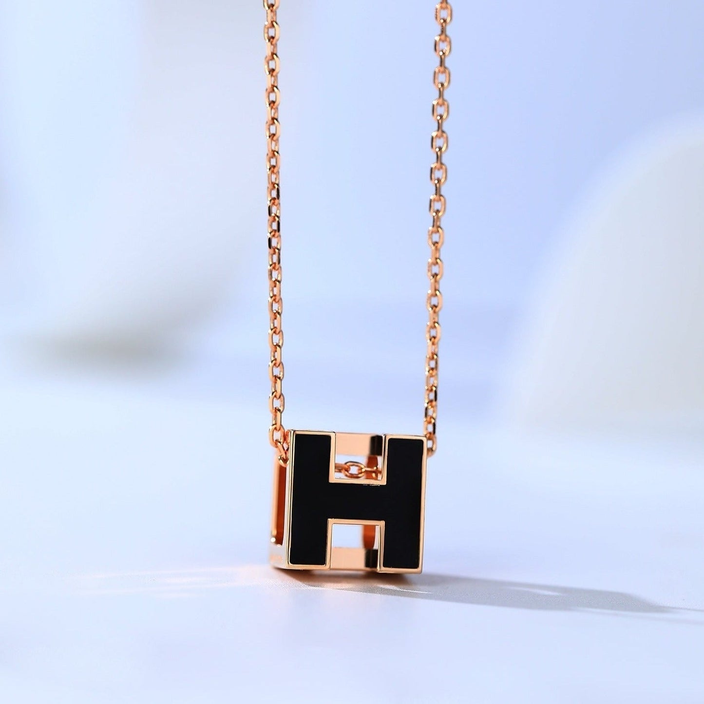 [Love's Uplift]H CAGE PINK GOLD NECKLACE