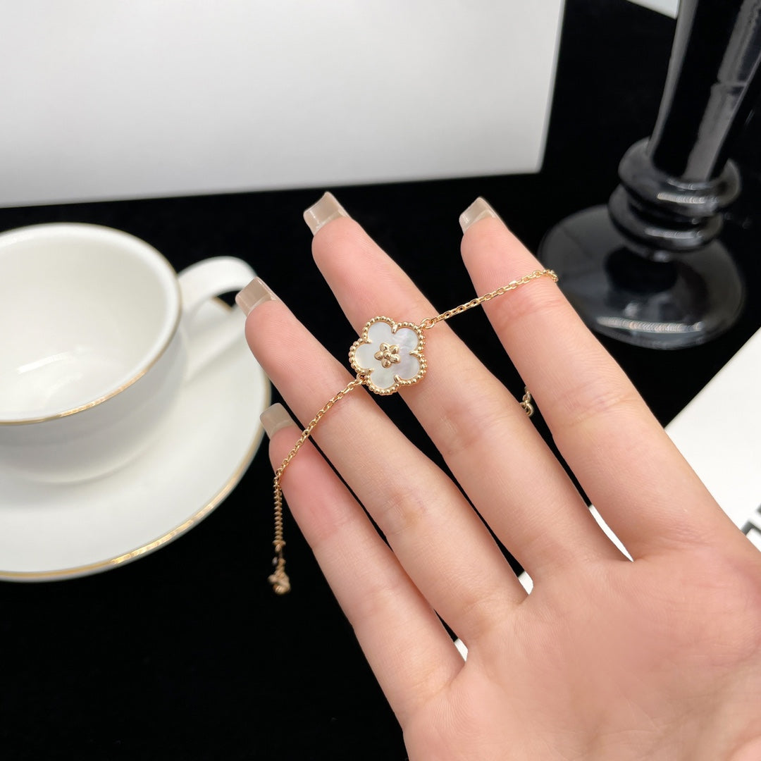 [Love's Uplift]LUCKY SPRING ROSE GOLD MOP BRACELET