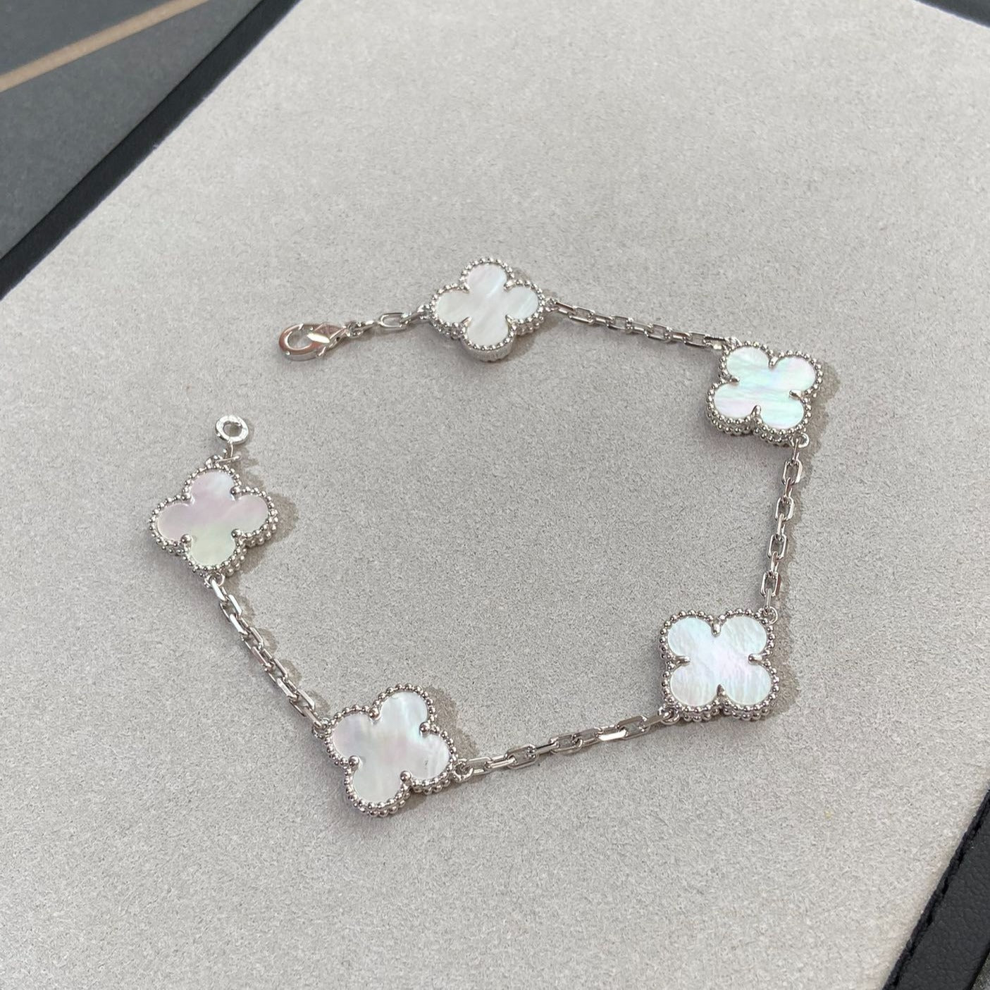 [Love's Uplift]CLOVER SILVER MOP 5 MOTIF BRACELET