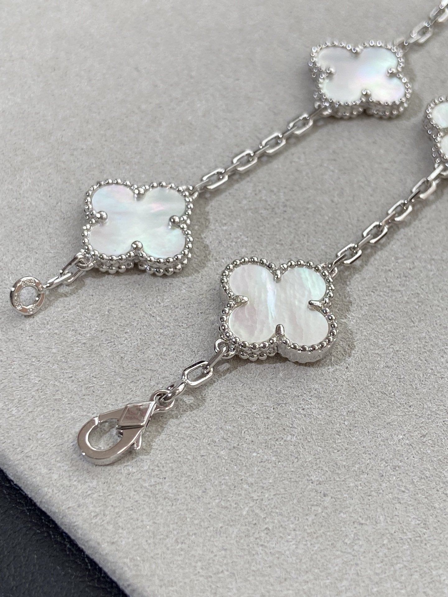 [Love's Uplift]CLOVER SILVER MOP 5 MOTIF BRACELET