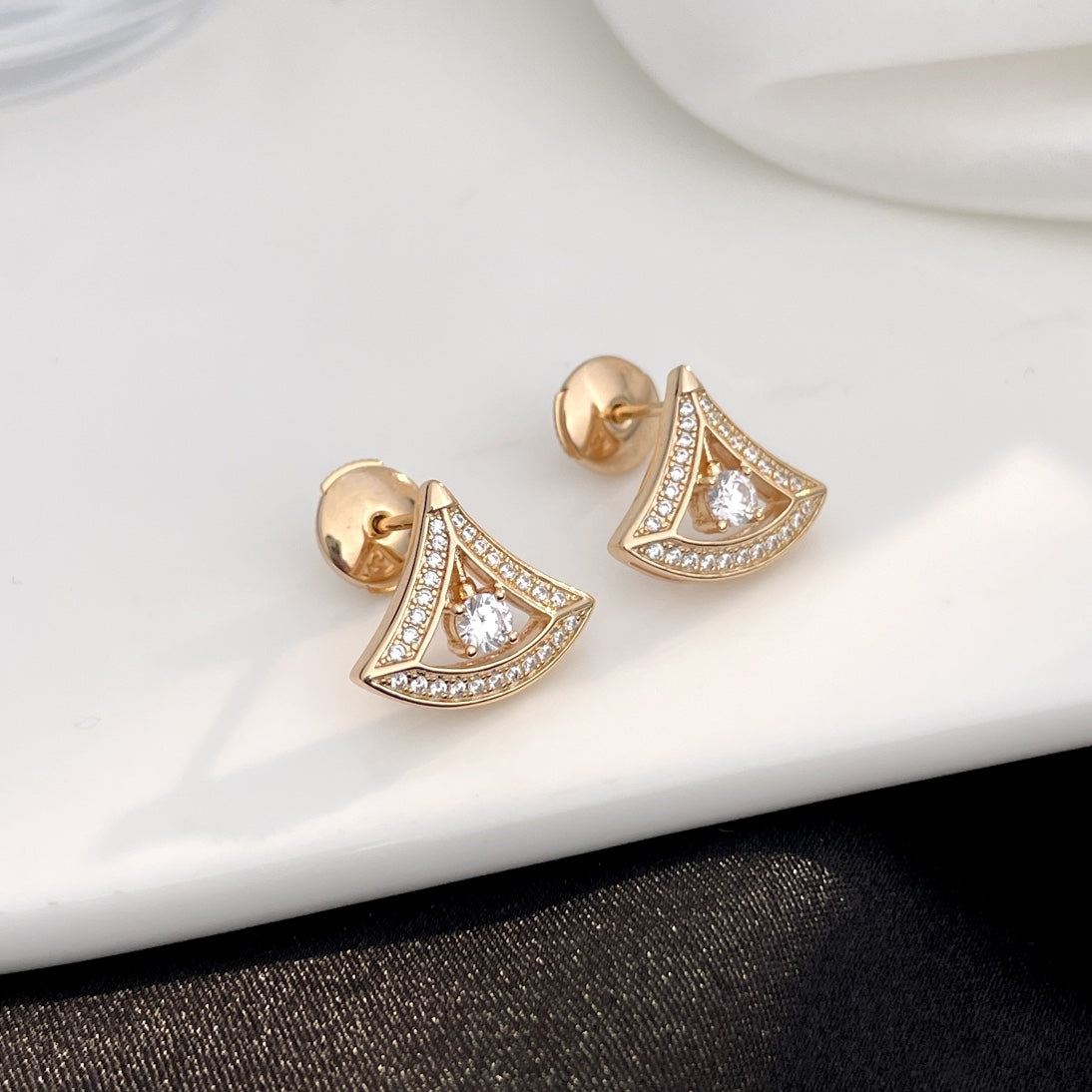 [Love's Uplift]DREAM MINI DIAMOND STUD EARRINGS