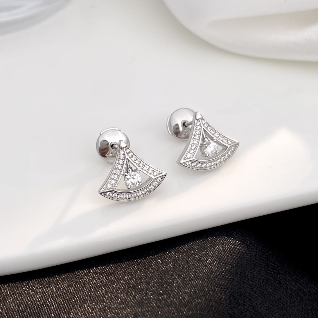 [Love's Uplift]DREAM MINI DIAMOND STUD EARRINGS