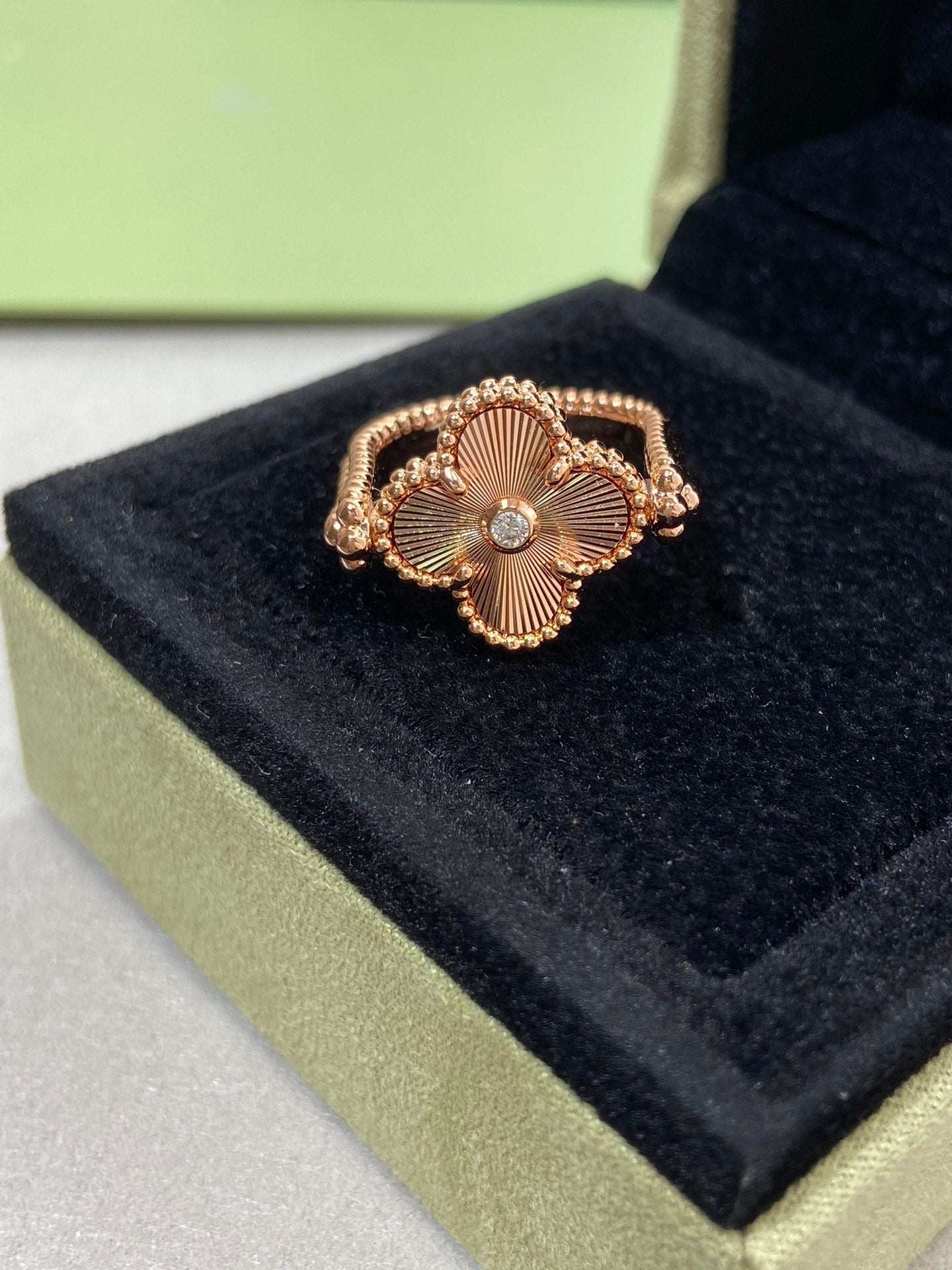 [Love's Uplift]CLOVER RIVERSIBLE PINK GOLD RING