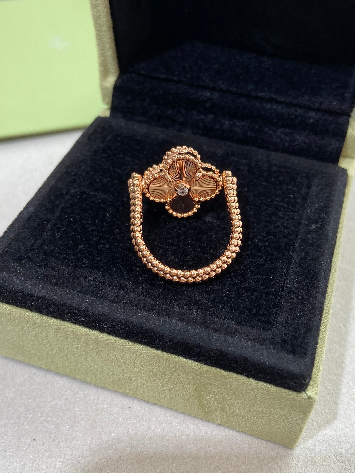 [Love's Uplift]CLOVER RIVERSIBLE PINK GOLD RING