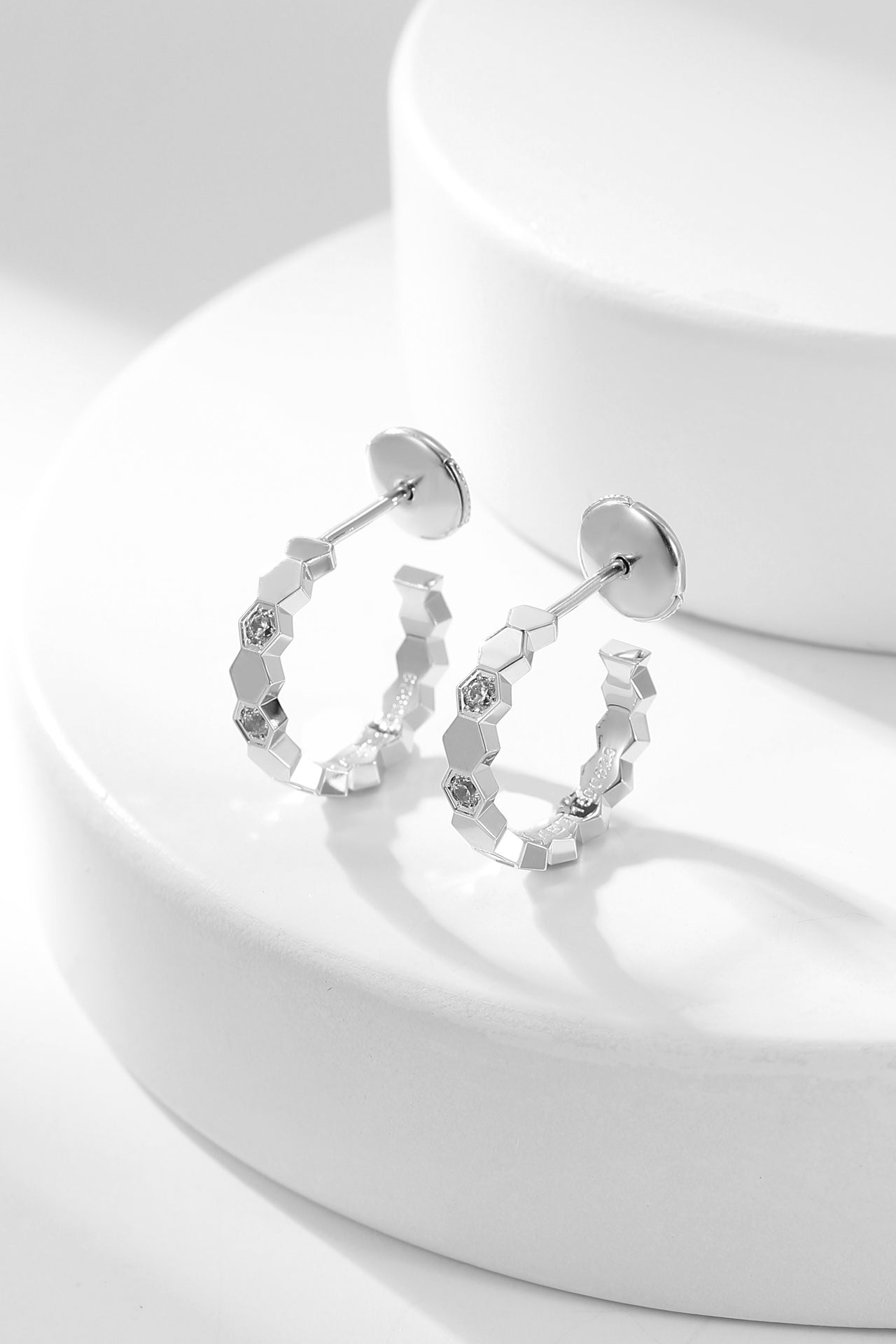 [Love's Uplift]BEE LOVE DIAMOND HOOP EARRINGS