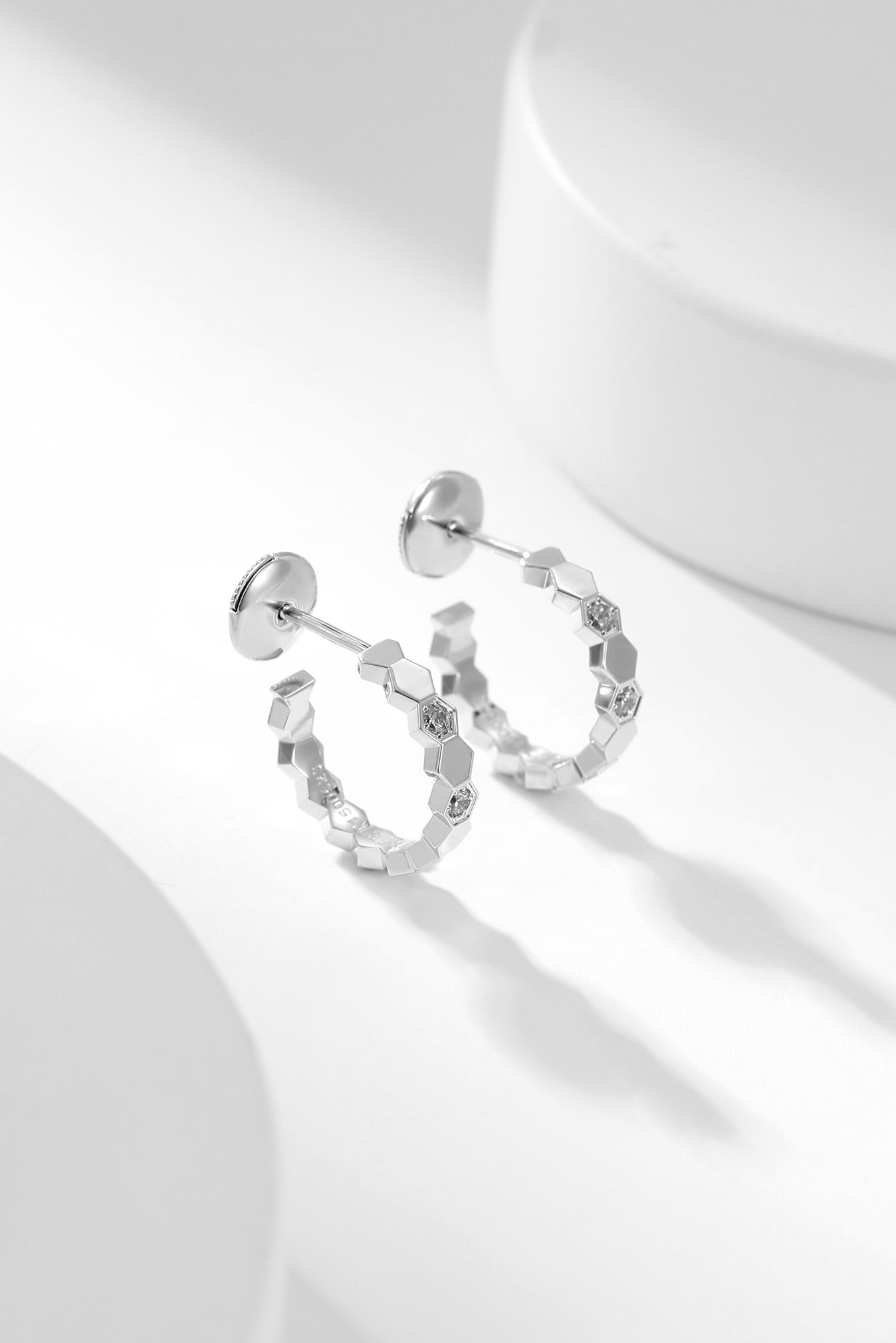[Love's Uplift]BEE LOVE DIAMOND HOOP EARRINGS