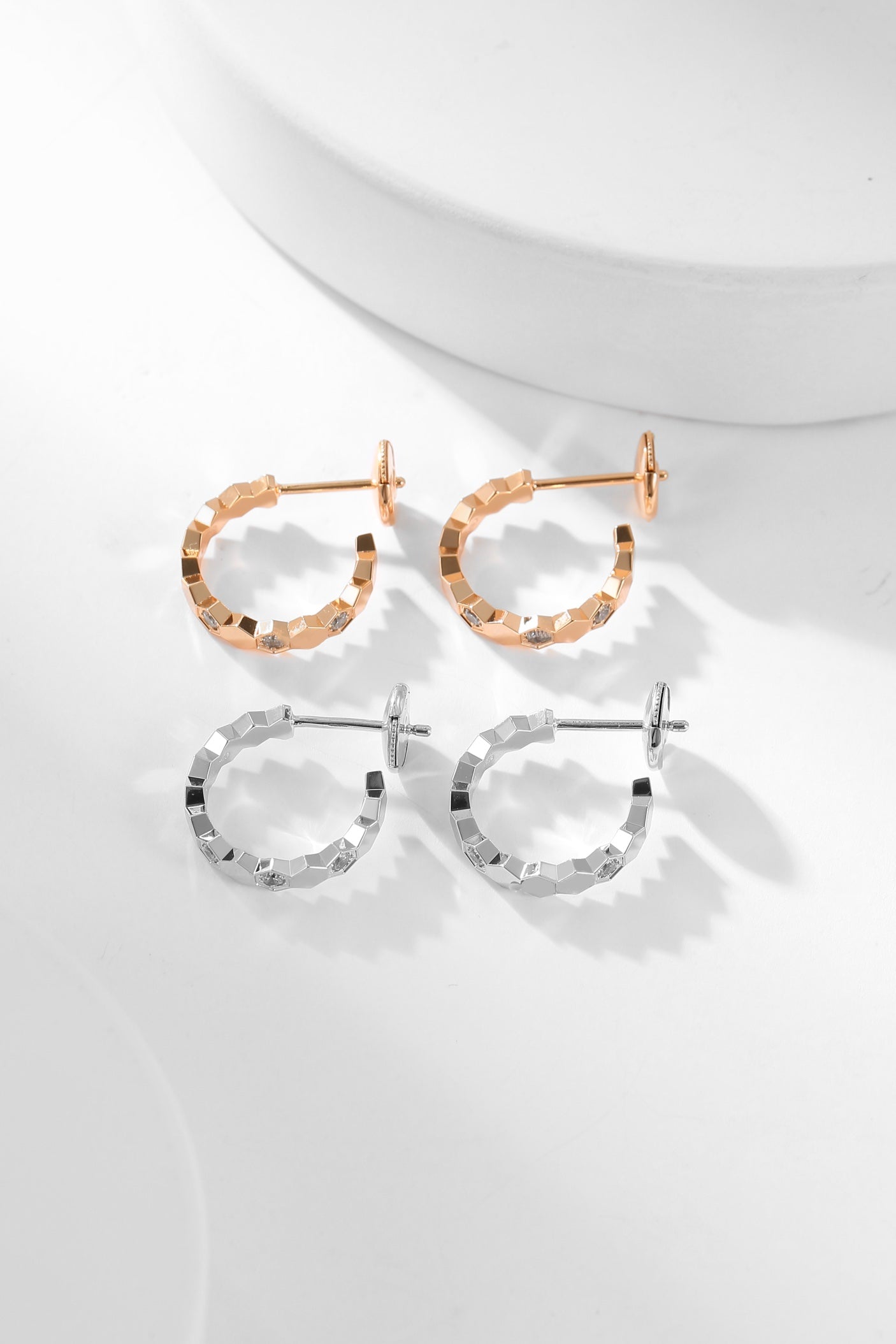 [Love's Uplift]BEE LOVE DIAMOND HOOP EARRINGS