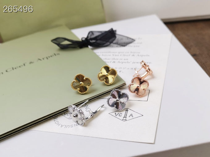 [Love's Uplift]CLOVER MEDIUM STUD EARRINGS