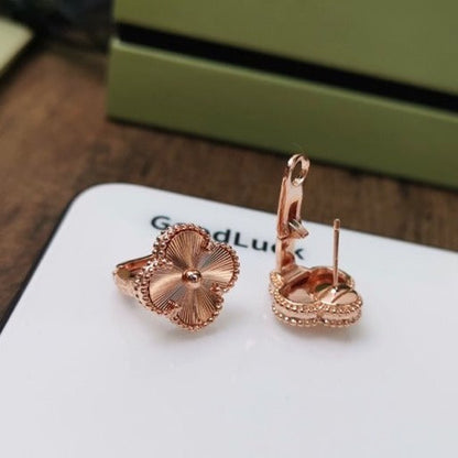 [Love's Uplift]CLOVER MEDIUM STUD EARRINGS