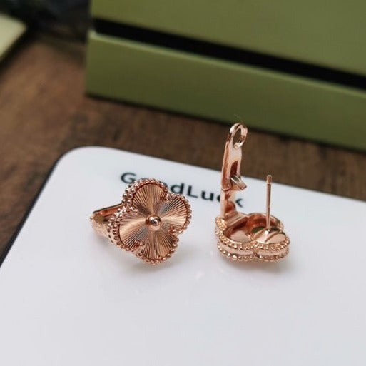[Love's Uplift]CLOVER MEDIUM STUD EARRINGS
