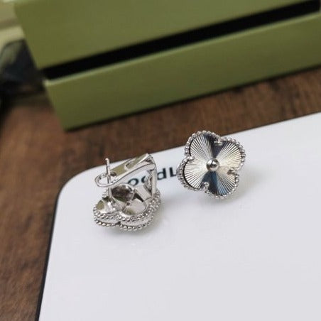 [Love's Uplift]CLOVER MEDIUM STUD EARRINGS