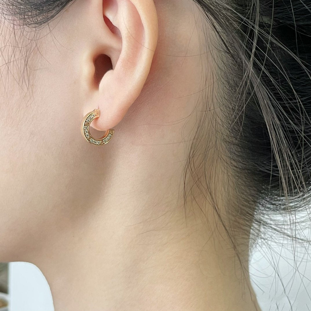 [Love's Uplift]LOVE DIAMOND EARRINGS