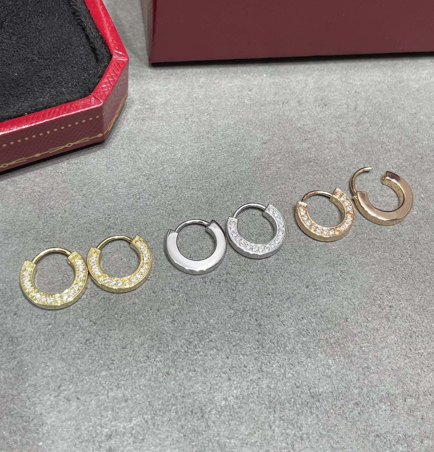 [Love's Uplift]LOVE DIAMOND EARRINGS